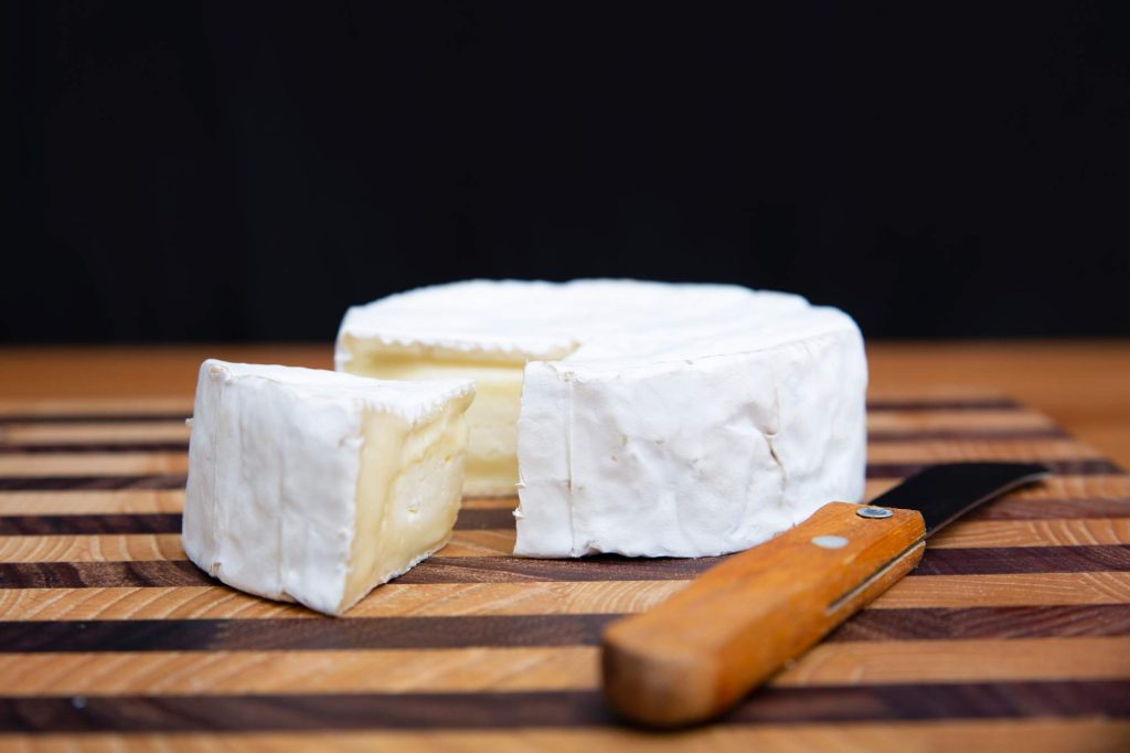 Formaggio Brie tagliato