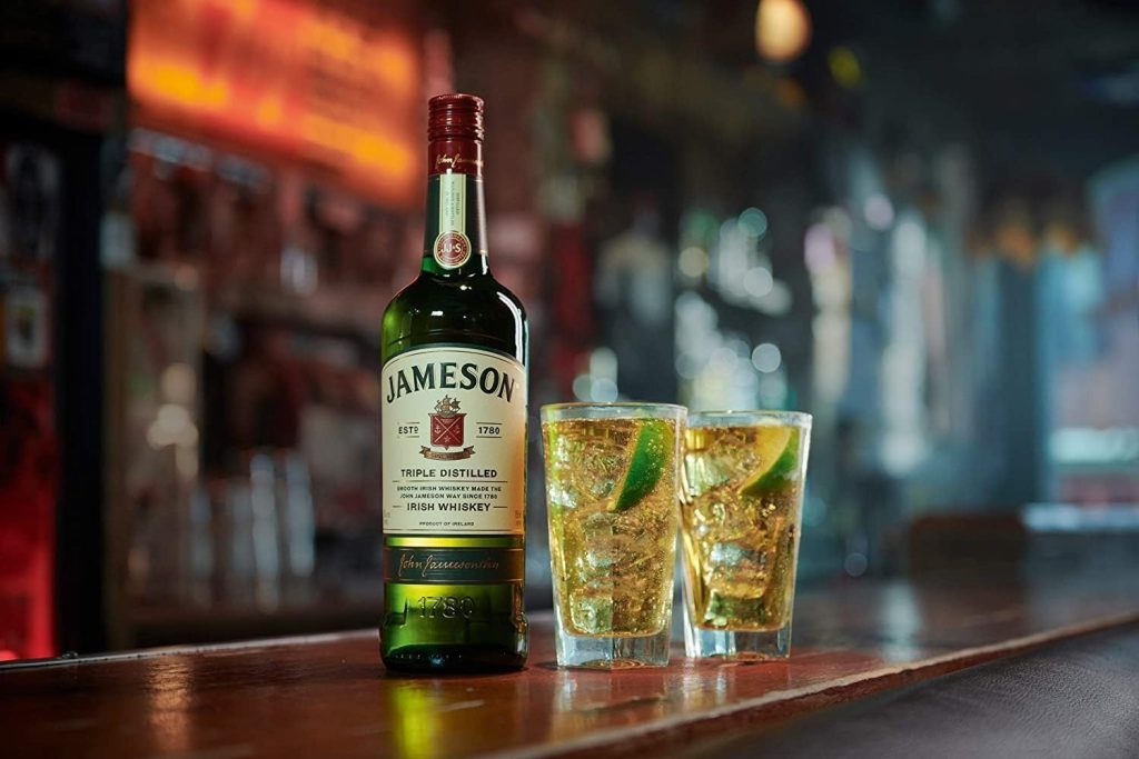 Bottiglia di whiskey irlandese Jameson